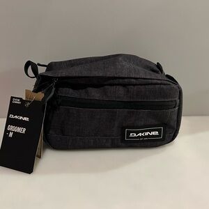 New Dakine Groomer M Gray Toiletry Bag - Size Medium 3L NWT